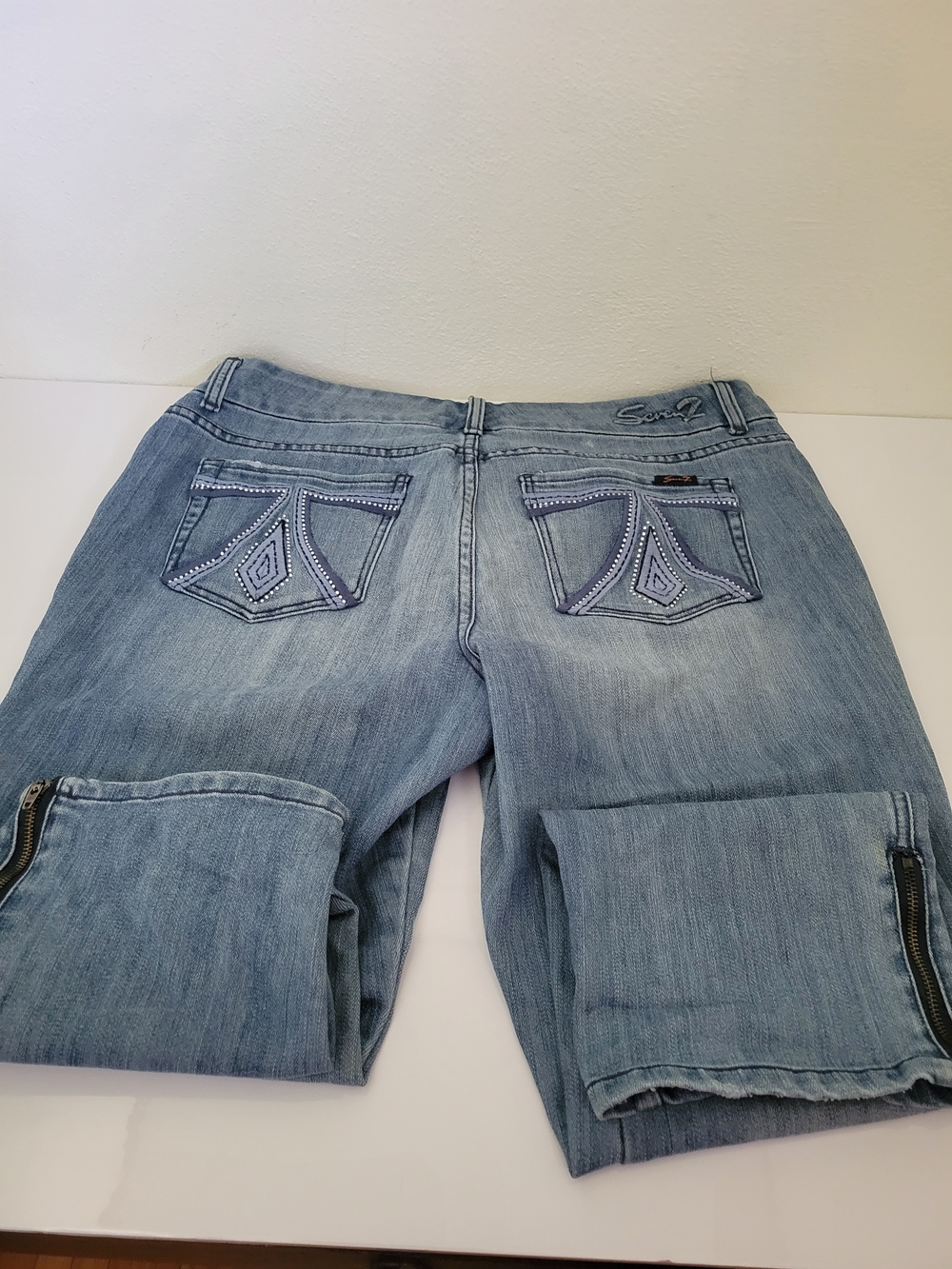 Seven7 Light Blue Women's Denim Cropped Jeans with Embroidered Back Pockets